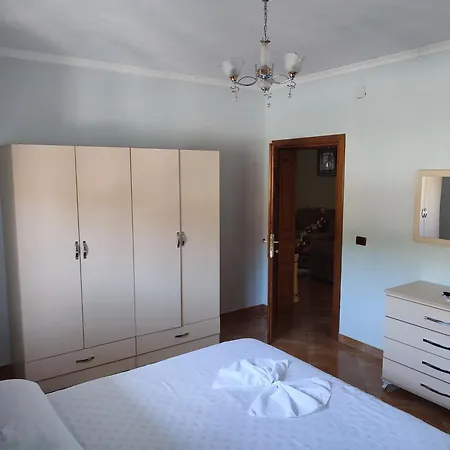 The Quiet House Udenisht